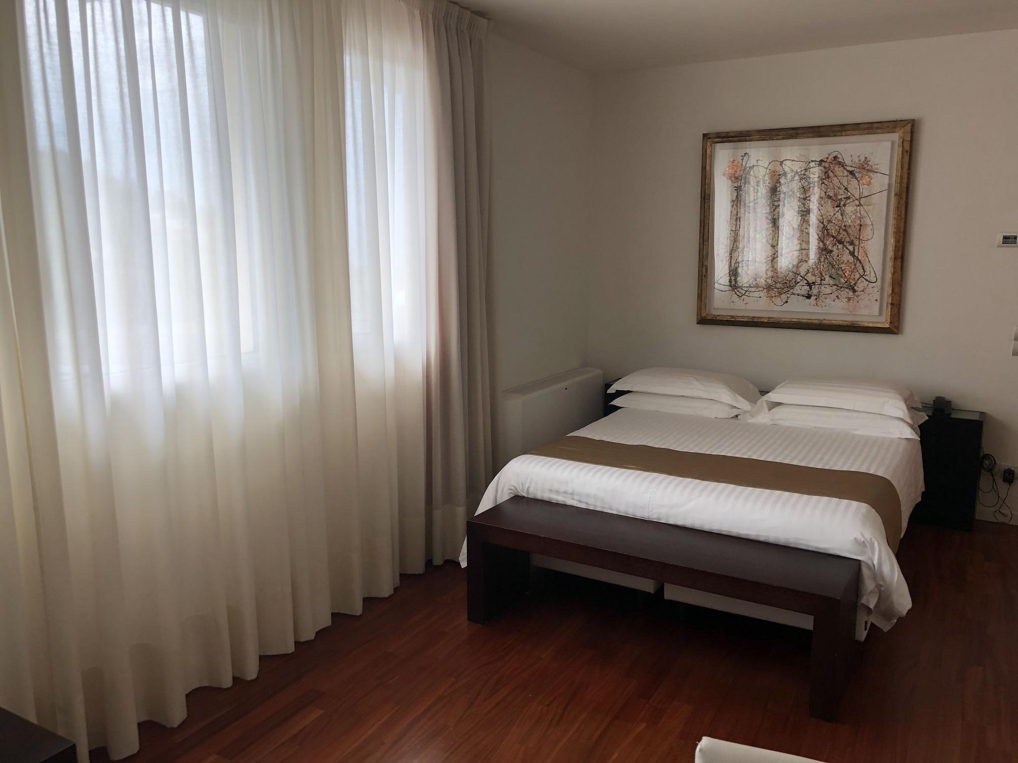 Eden Rock Apartahotel 4*
